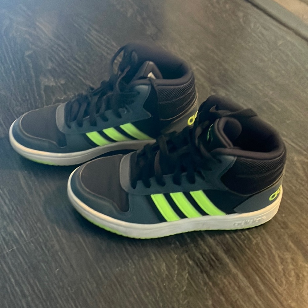 Adidas Midtop Sneakers Boys 4.5